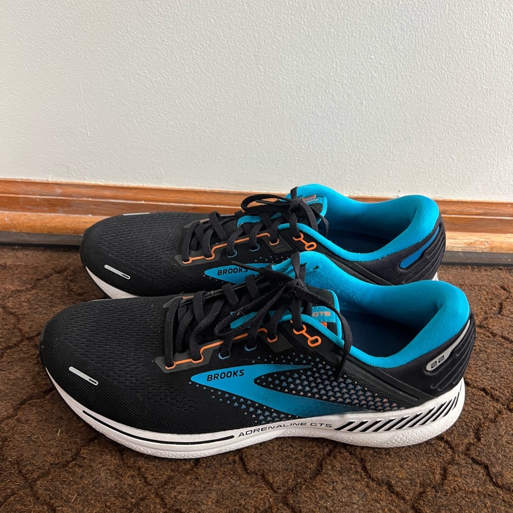 Men’s Brooks Adrenaline GTS 22– Black and Blue Athletic Shoes - Picture 3 of 7